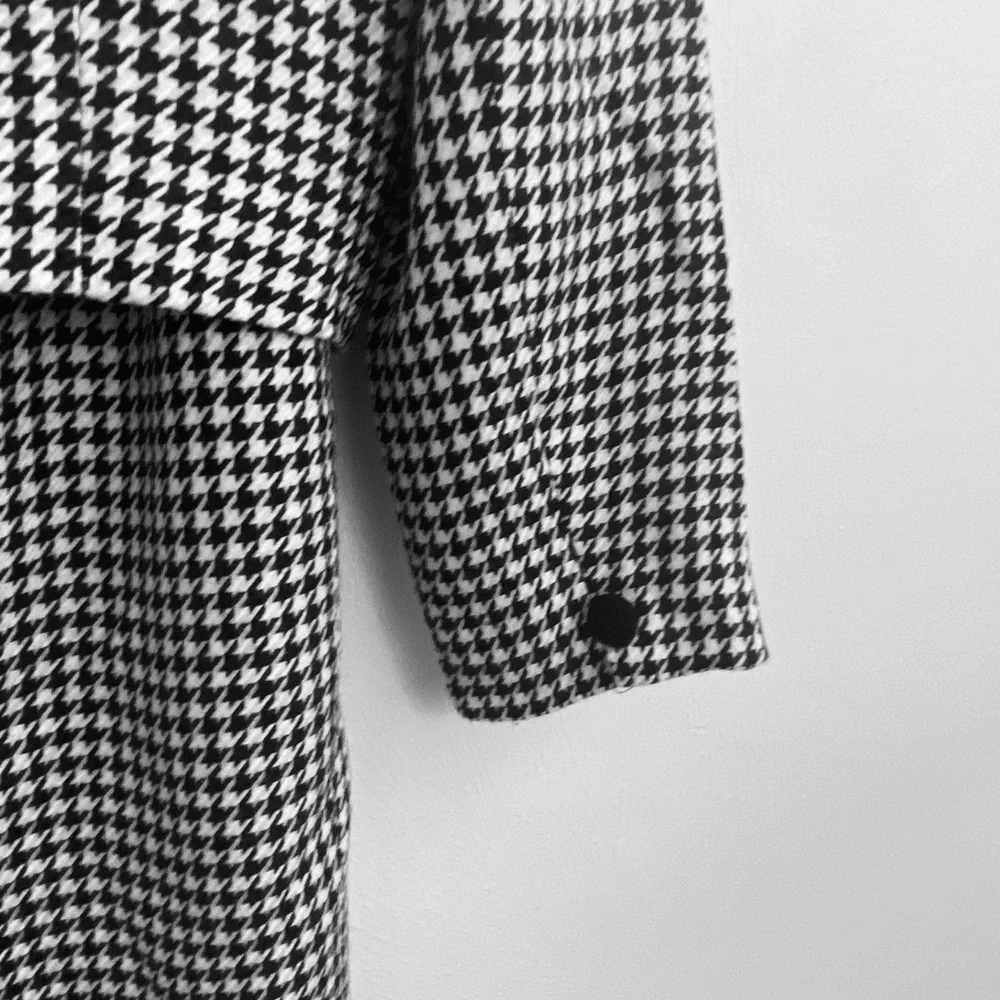 Ann Taylor 2PC Black/White Suit. Sz 2 - Picture 6 of 11